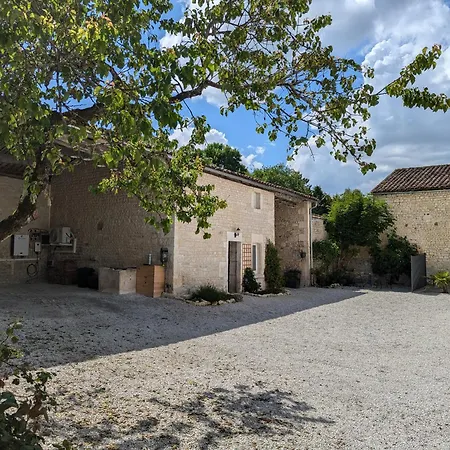 Les Pierres Douces Bed & Breakfast